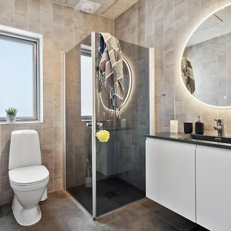 4 Bedroom Lovely In 度假居