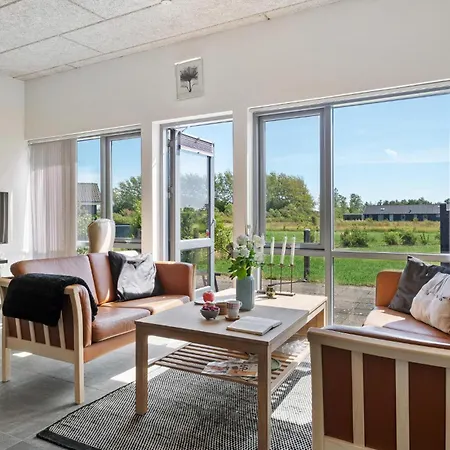 4 Bedroom Lovely In 度假居