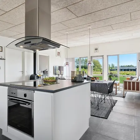 4 Bedroom Lovely In 度假居 *