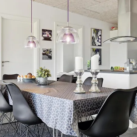 4 Bedroom Lovely In *